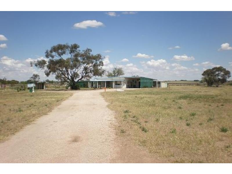 64 Murray Valley Highway, Lake Boga VIC 3584