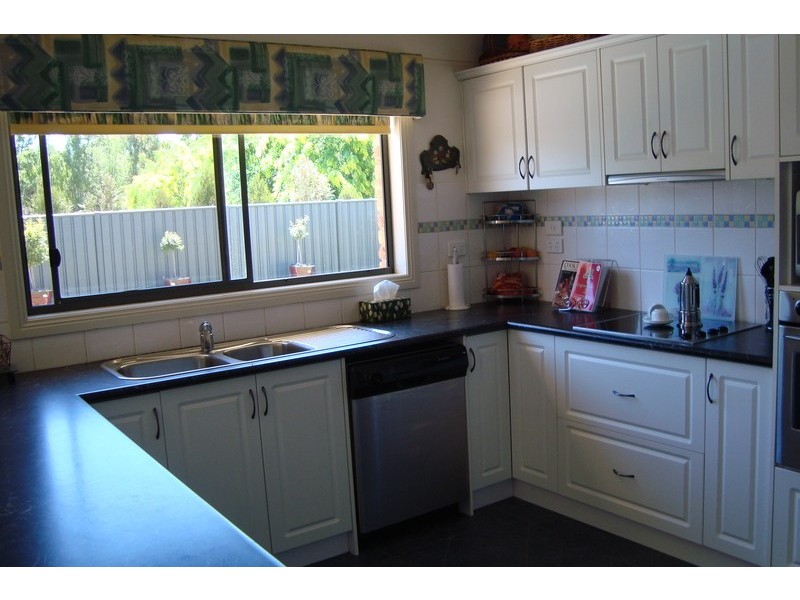 2 Kent Mews, Swan Hill VIC 3585