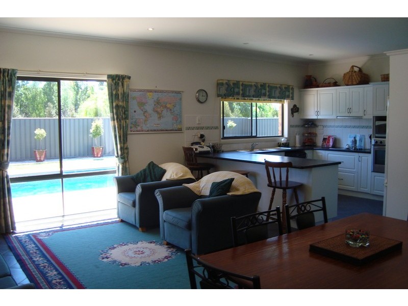 2 Kent Mews, Swan Hill VIC 3585