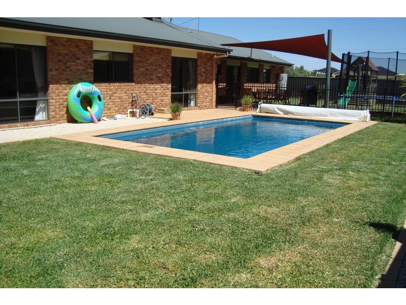 2 Kent Mews, Swan Hill VIC 3585