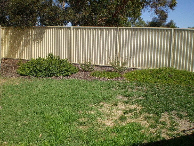 3/74 Stradbroke Avenue, Swan Hill VIC 3585