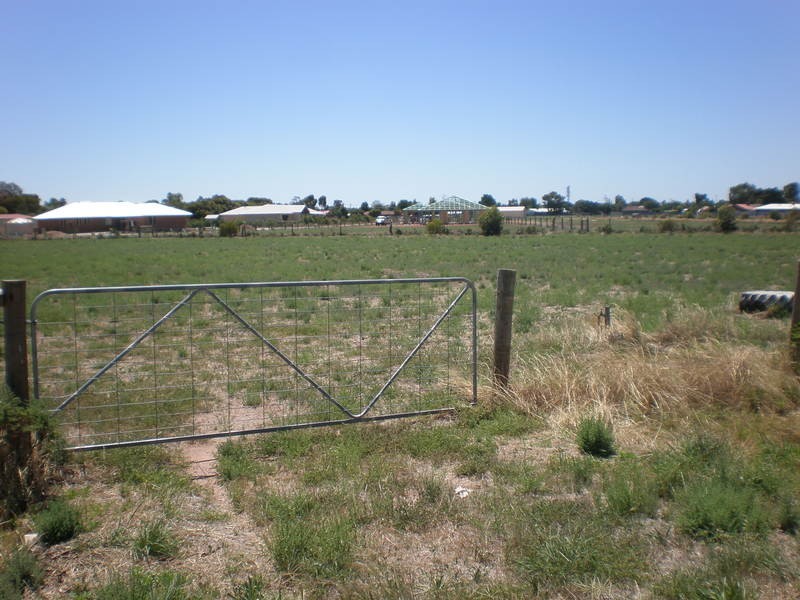 8 Graemar Drive, Swan Hill VIC 3585