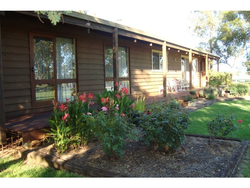 39 Hungerford Lane, Vinifera VIC 3591