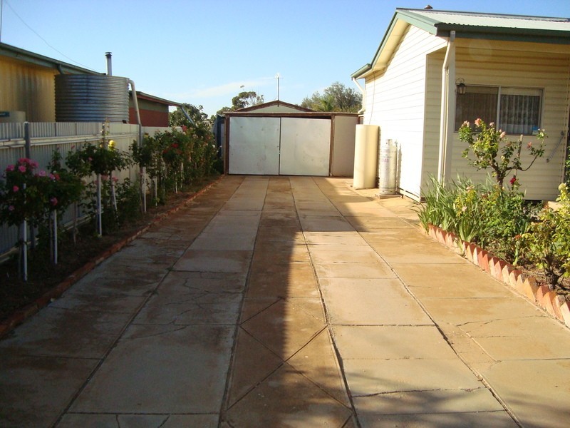 16 Elizabeth Street, Nyah West VIC 3595