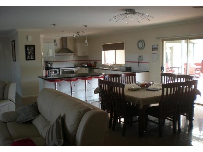 17 Derham Drive, Swan Hill VIC 3585