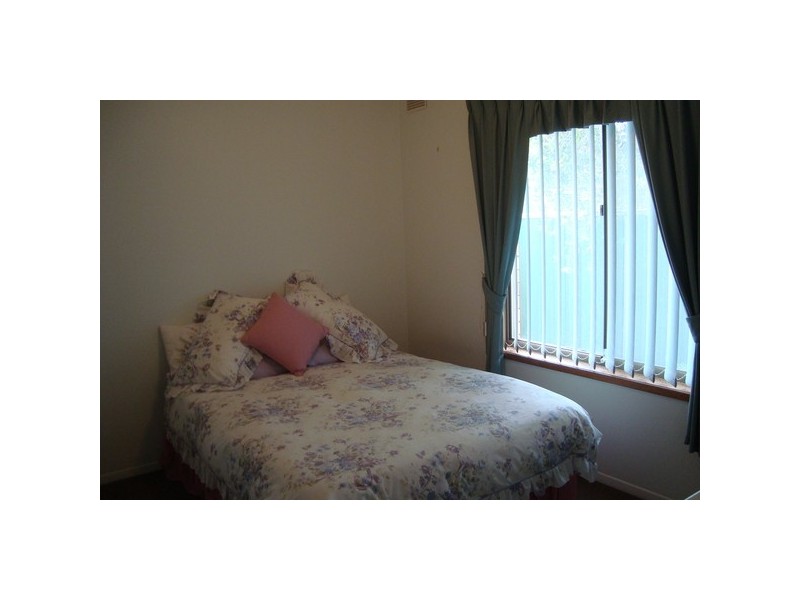 64 Stradbroke Avenue, Swan Hill VIC 3585