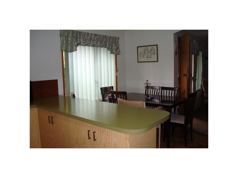 64 Stradbroke Avenue, Swan Hill VIC 3585