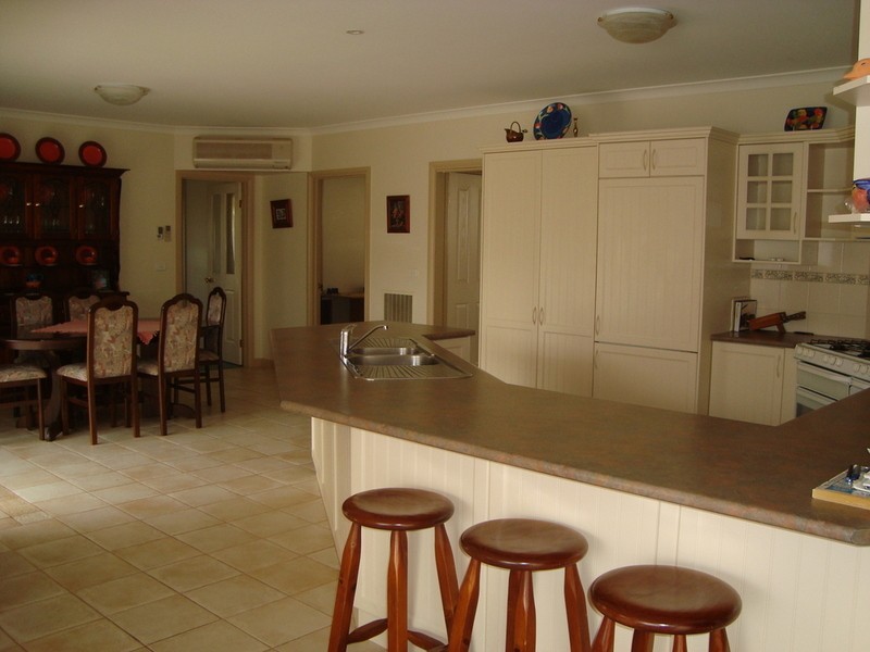 10 Cleeland Drive, Swan Hill VIC 3585