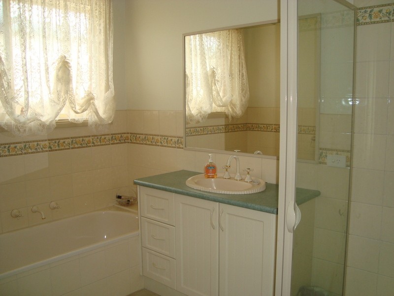 10 Cleeland Drive, Swan Hill VIC 3585