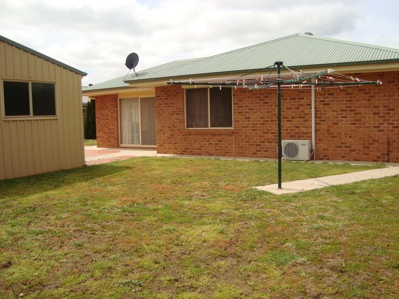 10 Cleeland Drive, Swan Hill VIC 3585