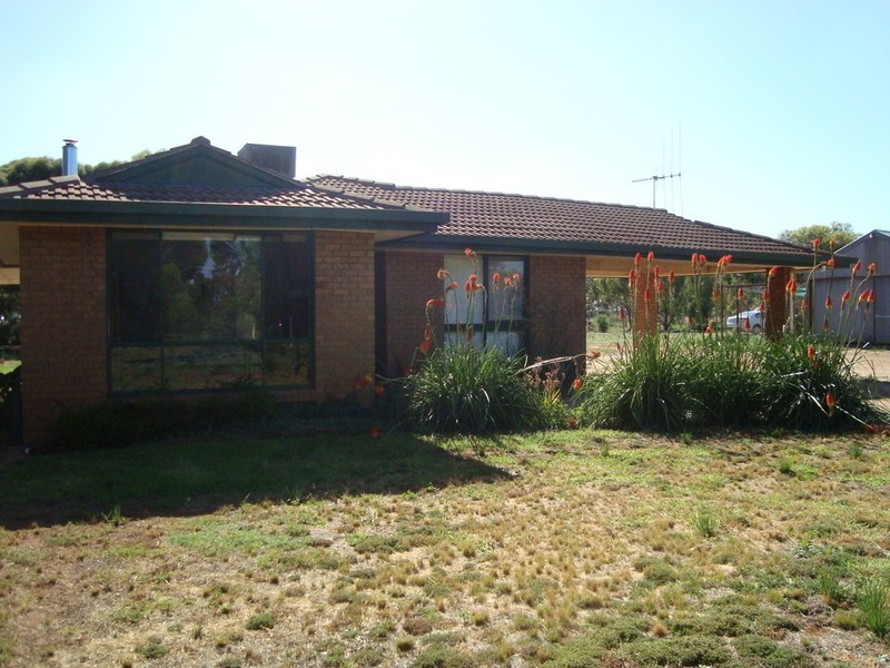 4823 Murray Valley Highway, Castle Donnington VIC 3585