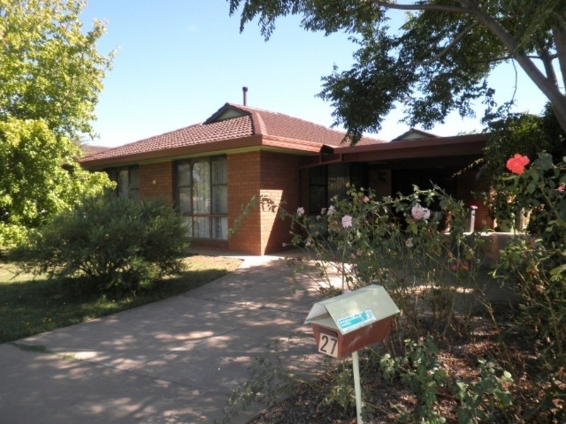 27 Mellor Grove, Swan Hill VIC 3585