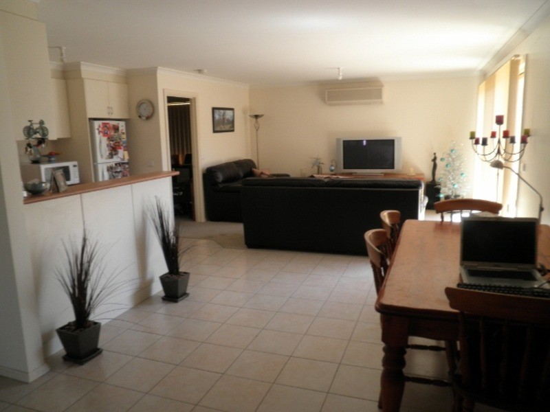 2/131 Stradbroke Avenue, Swan Hill VIC 3585