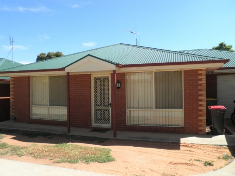2/131 Stradbroke Avenue, Swan Hill VIC 3585