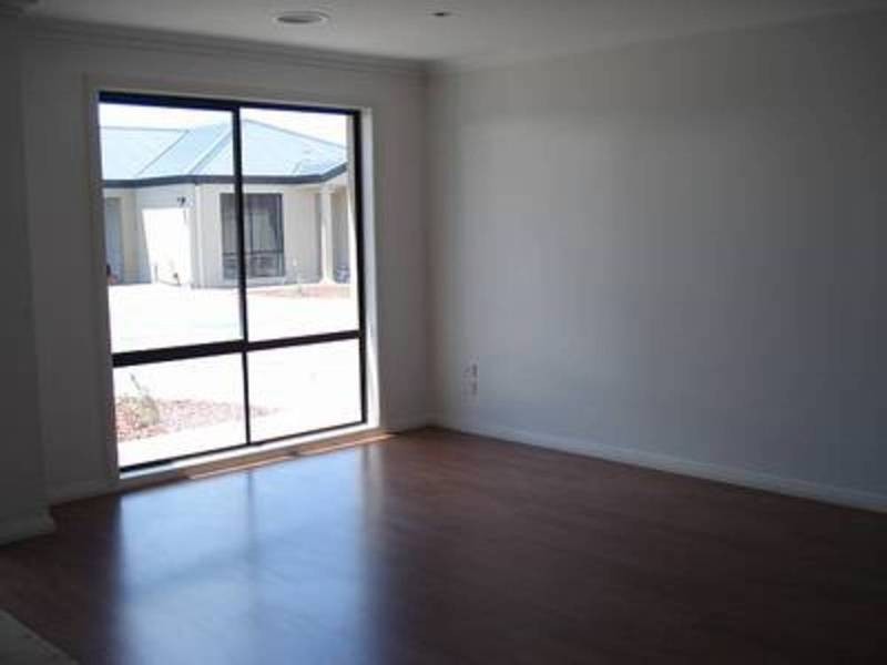 2/8 Betts Court, Swan Hill VIC 3585