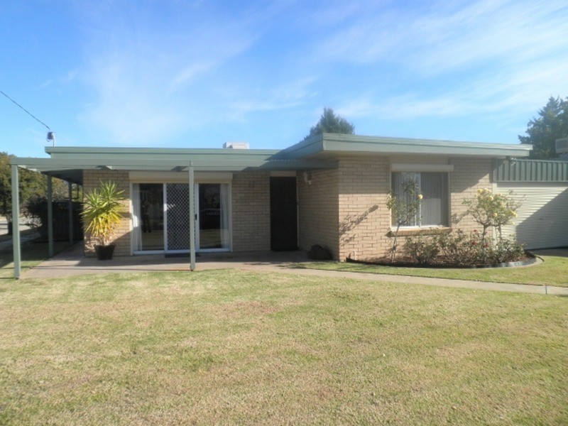 12 Douglas Avenue, Swan Hill VIC 3585