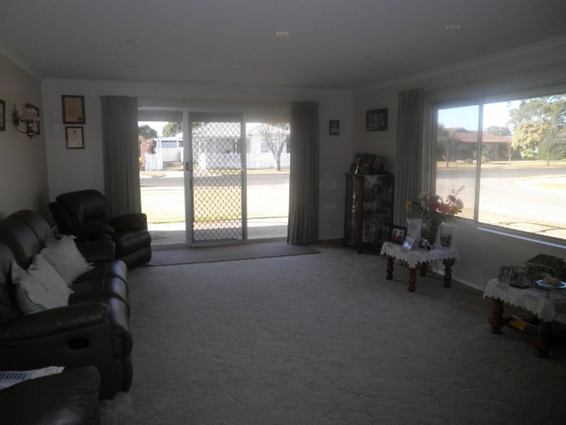 12 Douglas Avenue, Swan Hill VIC 3585