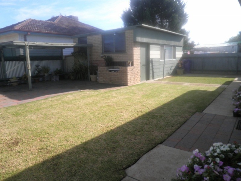 12 Douglas Avenue, Swan Hill VIC 3585