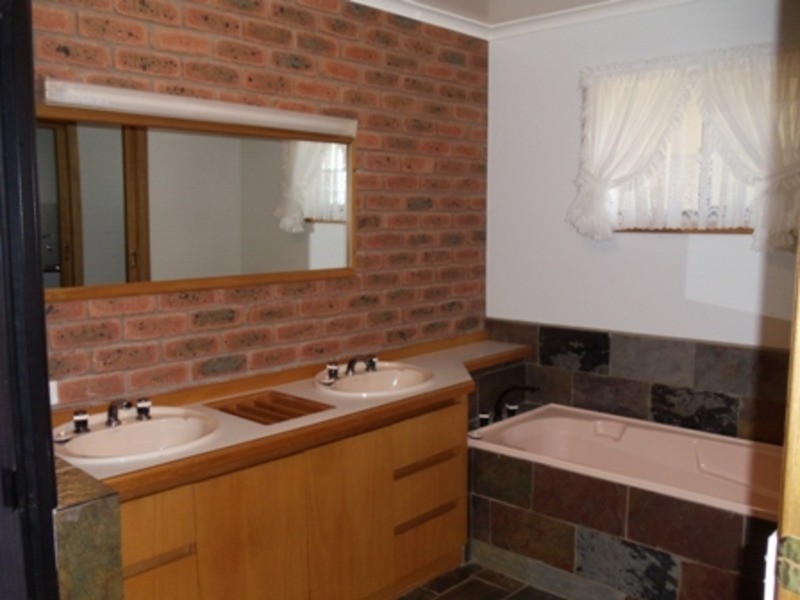 9 Goyne Crescent, Swan Hill VIC 3585