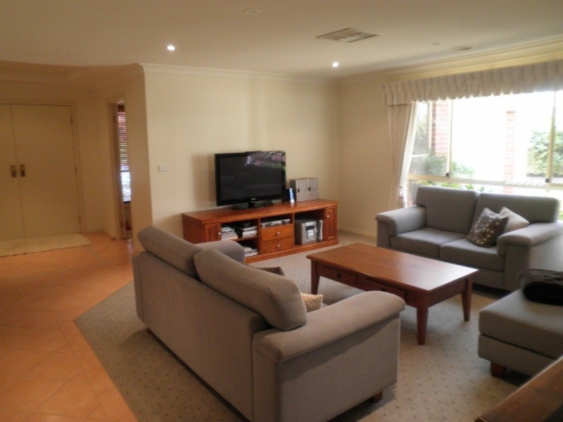 17 Currawong Court, Murray Downs NSW 3585