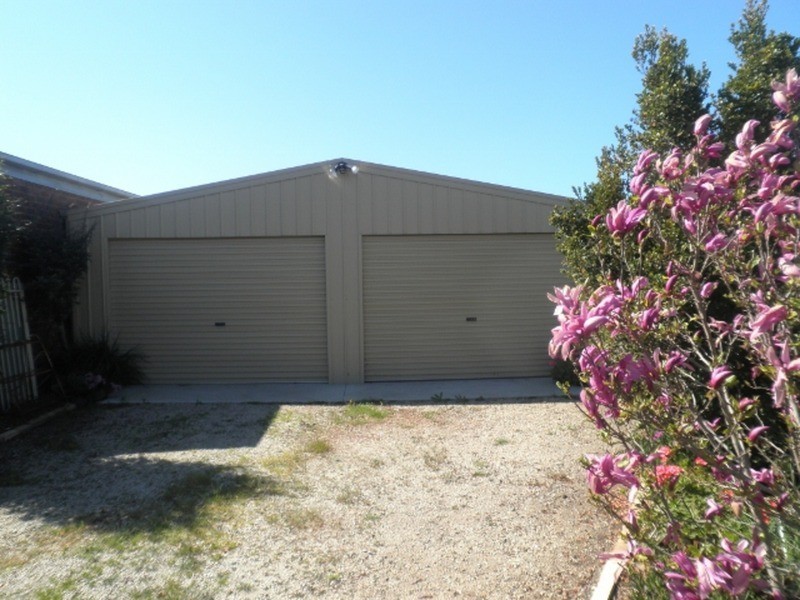 15 Holloway Grove, Swan Hill VIC 3585
