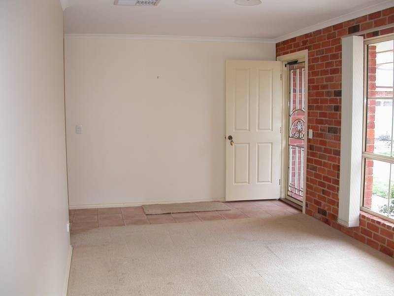 1/74 Stradbroke Avenue, Swan Hill VIC 3585