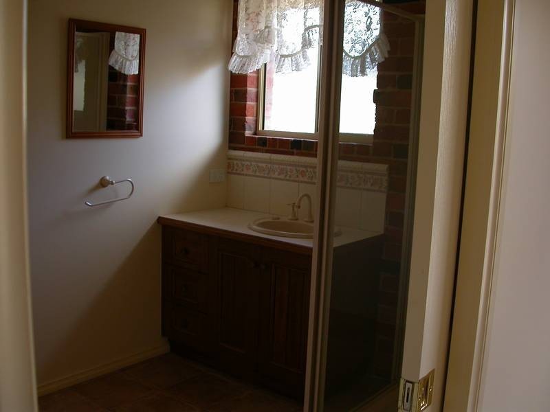 1/74 Stradbroke Avenue, Swan Hill VIC 3585