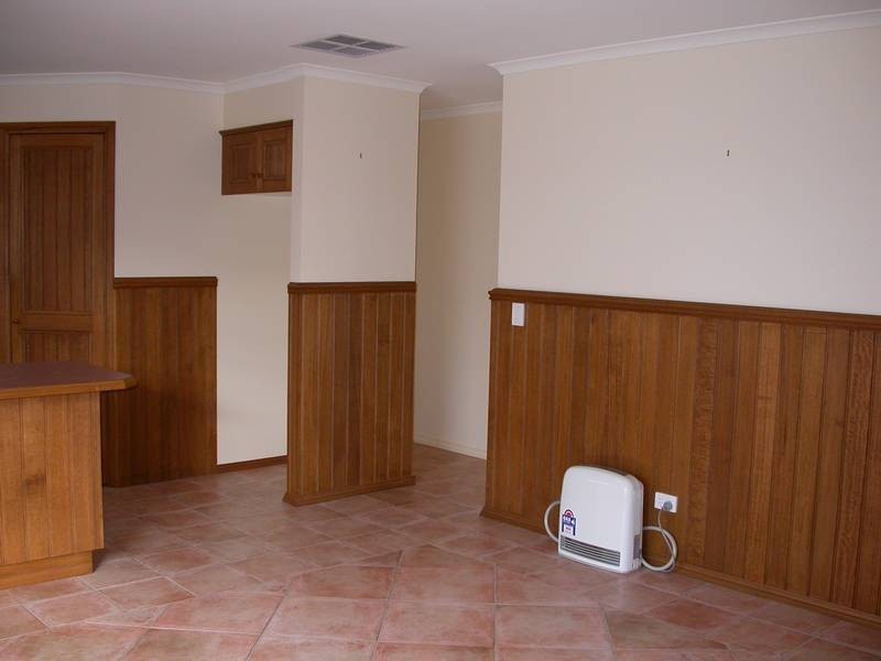 1/74 Stradbroke Avenue, Swan Hill VIC 3585