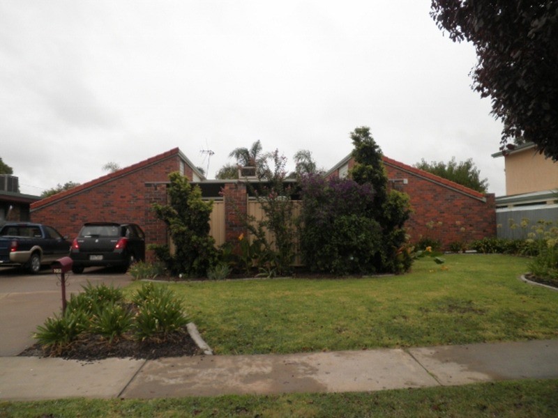28 Douglas Avenue, Swan Hill VIC 3585