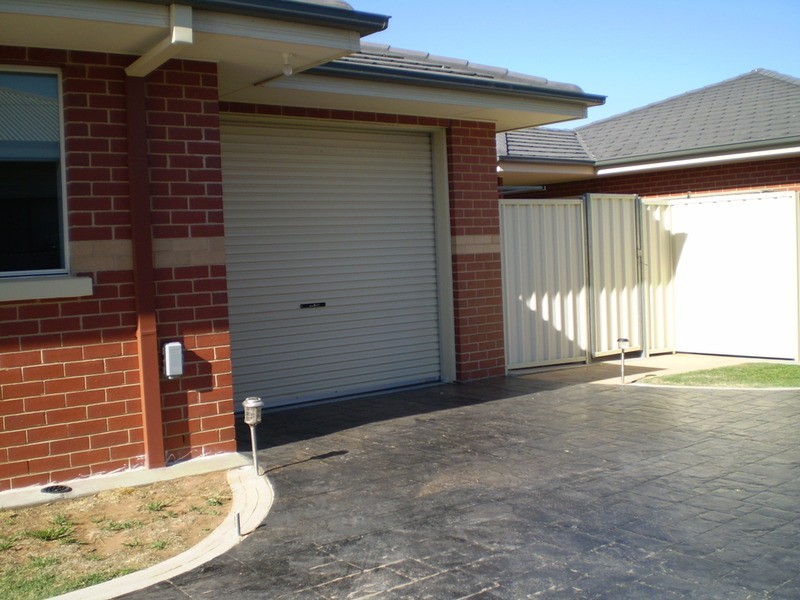 1/82 Stradbroke Avenue, Swan Hill VIC 3585