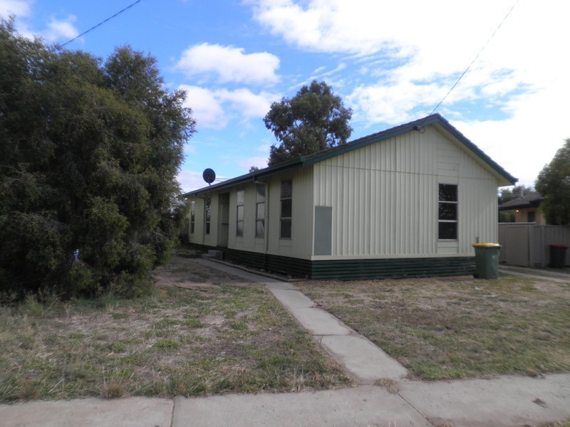 11 Harrison Crescent, Swan Hill VIC 3585
