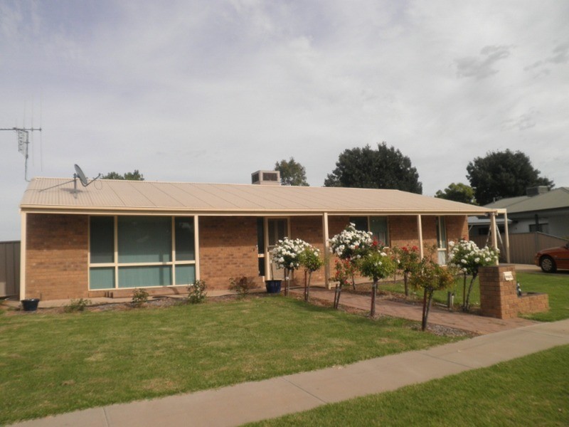 44 Poole Boulevard, Swan Hill VIC 3585