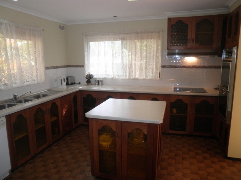 6 Douglas Avenue, Swan Hill VIC 3585