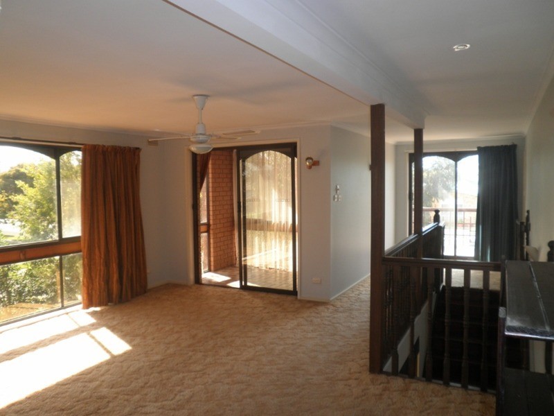 6 Douglas Avenue, Swan Hill VIC 3585