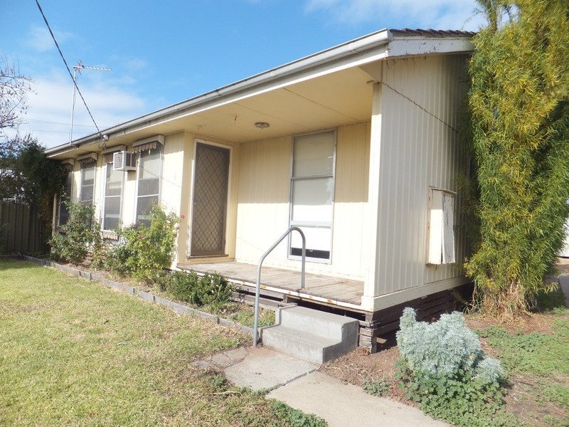 2 Harrison  Crescent, Swan Hill VIC 3585