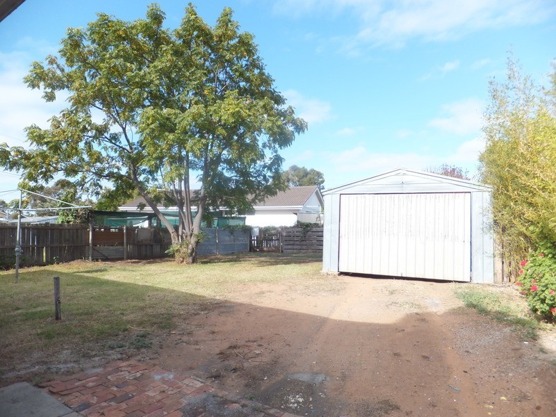 2 Harrison  Crescent, Swan Hill VIC 3585