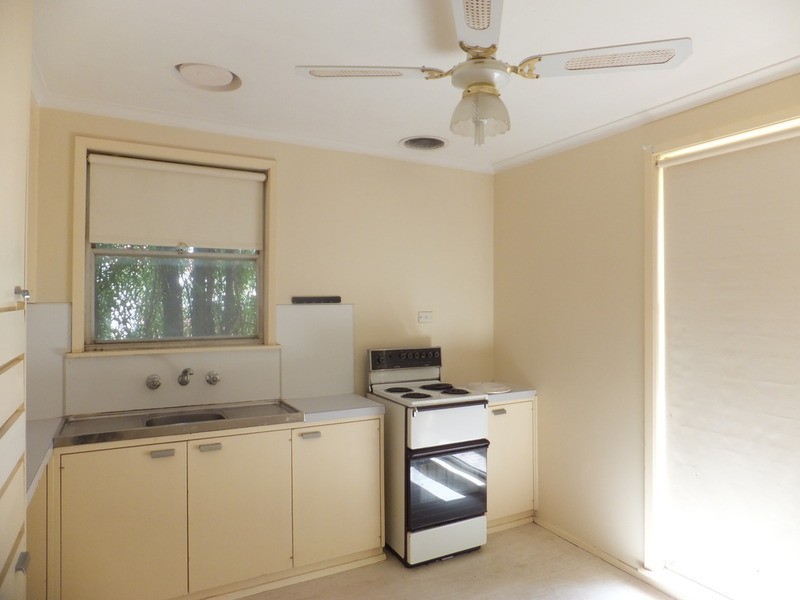 2 Harrison  Crescent, Swan Hill VIC 3585