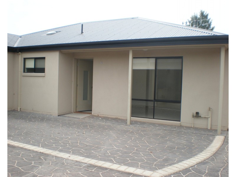 4/10 Betts Court, Swan Hill VIC 3585