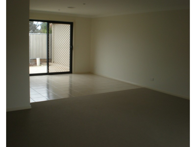 4/10 Betts Court, Swan Hill VIC 3585