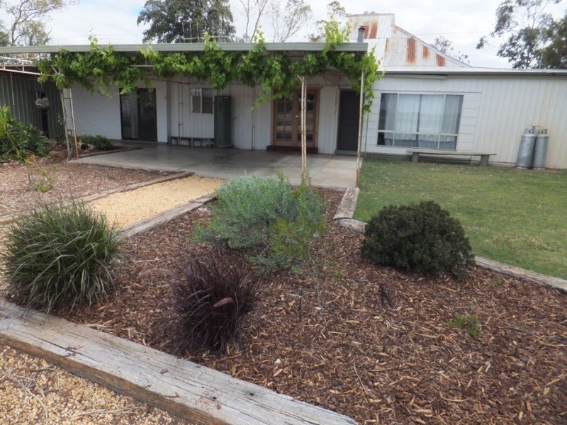2526 Murray Valley Highway, Vinifera VIC 3591