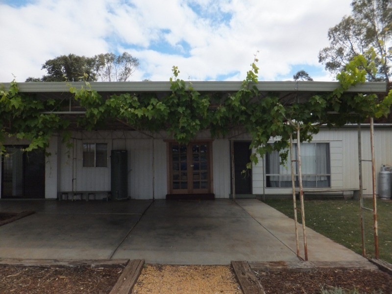 2526 Murray Valley Highway, Vinifera VIC 3591