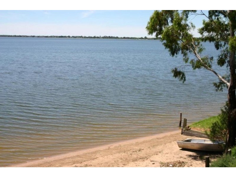 2 Lalbert  Road, Lake Boga VIC 3584
