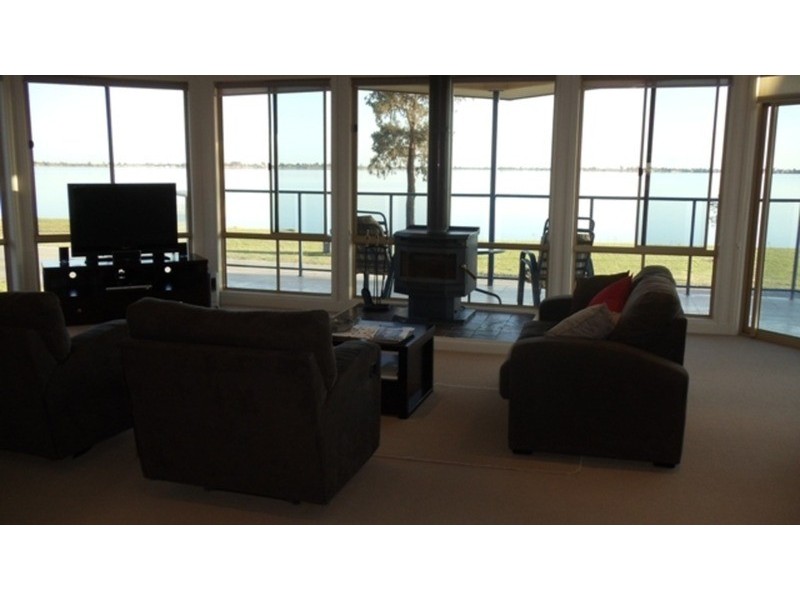 353 Lakeside Drive, Lake Boga VIC 3584