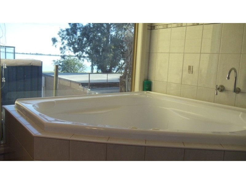 353 Lakeside Drive, Lake Boga VIC 3584