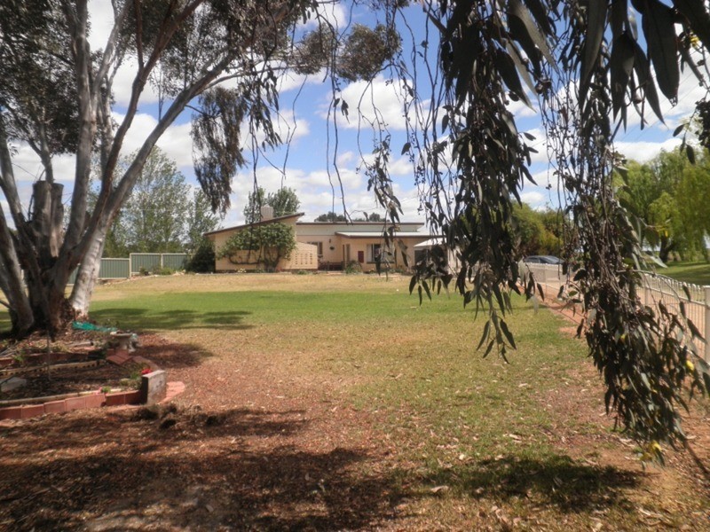 696 Woorinen Road, Swan Hill VIC 3585