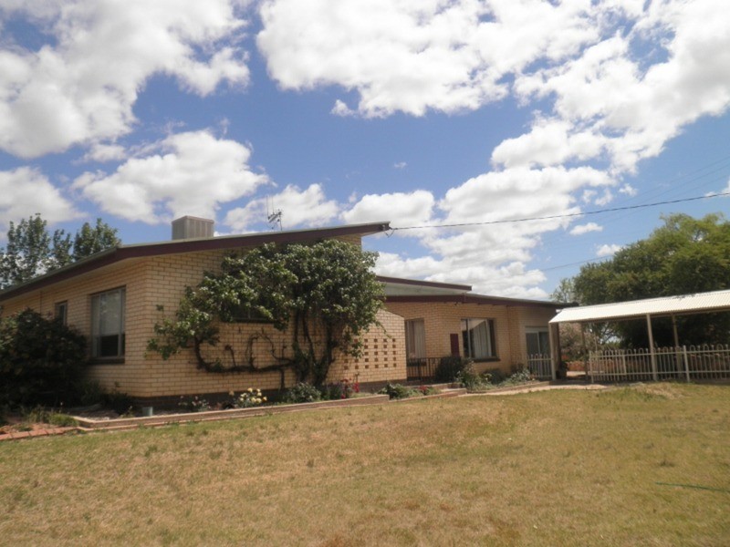 696 Woorinen Road, Swan Hill VIC 3585