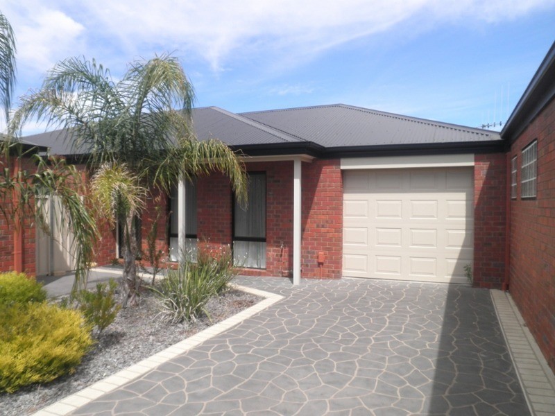 2/9 Betts Court, Swan Hill VIC 3585