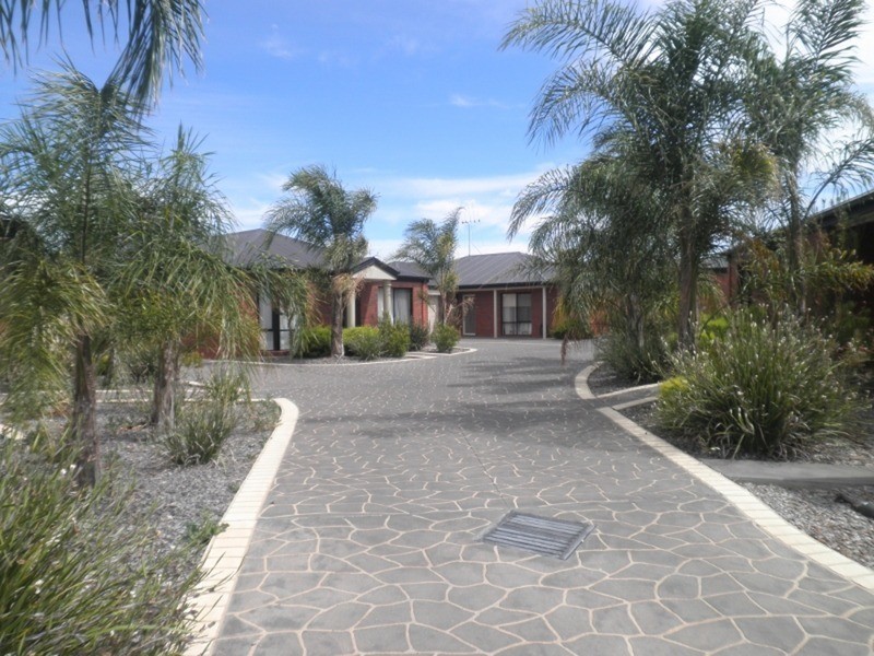 2/9 Betts Court, Swan Hill VIC 3585