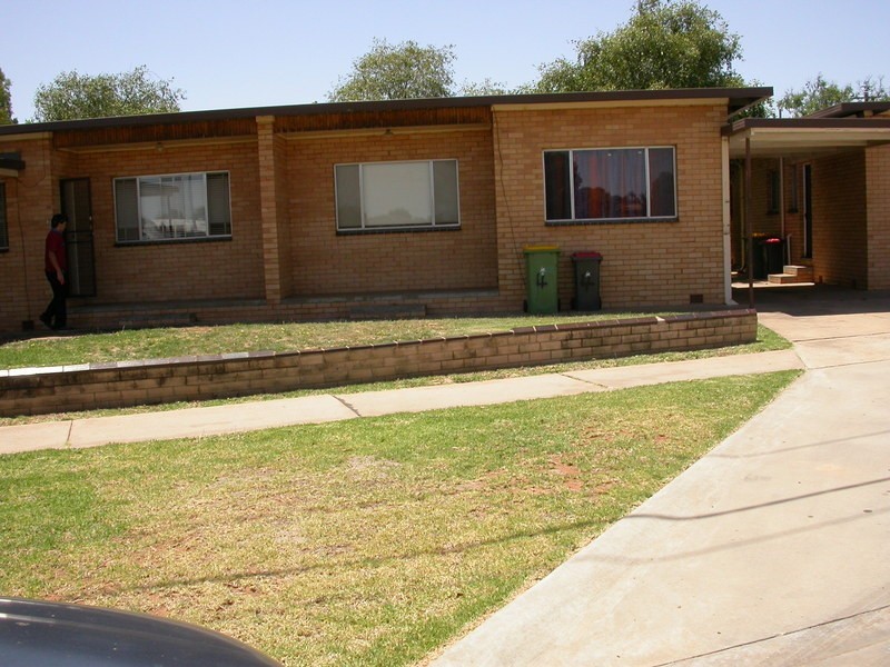 1/136 Stradbroke Avenue, Swan Hill VIC 3585