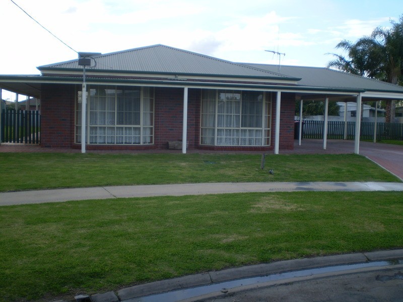 8 Ellwood Court, Swan Hill VIC 3585